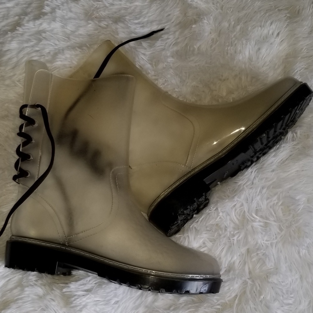RAIN BOOTS